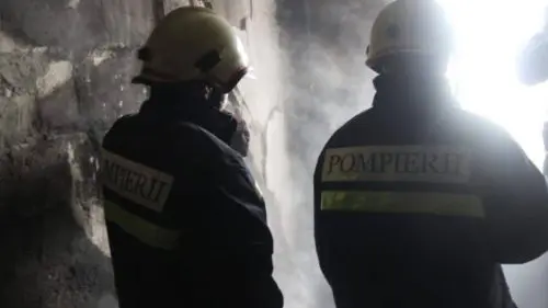 VIDEO Un bărbat de 62 de ani, salvat dintr-un incendiu izbucnit într-un apartament din Bălți