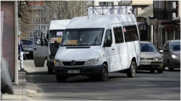Transportul riscă să se scumpească, odată cu explozia prețurilor la carburanți. Expert: majorarea se va reflecta direct