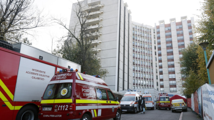 România: adolescentă de 15 ani, transportată la spital după ce a căzut dintr-un autocar în mers