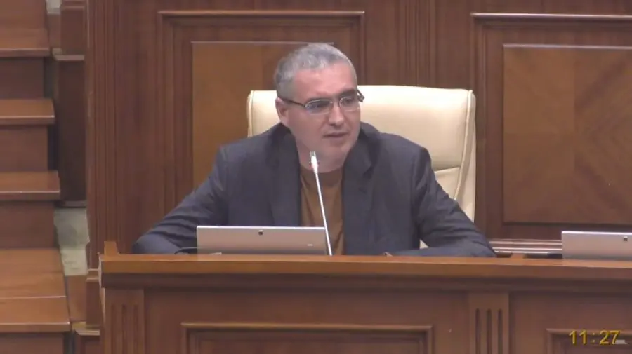 Renato Usatîi face apel către toți cei, care dispun de generatoare, să le folosească între orele 19:00 și 22:00