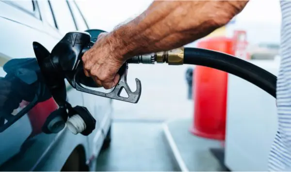 Benzina și motorina se ieftinesc de vineri! Cât va costa un litru de benzină și motorină