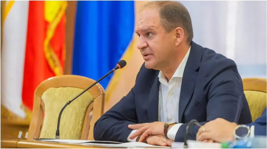 Ion Ceban a felicitat cetățenii de Ziua Drapelului: „Este simbolul demnității noastre naționale”