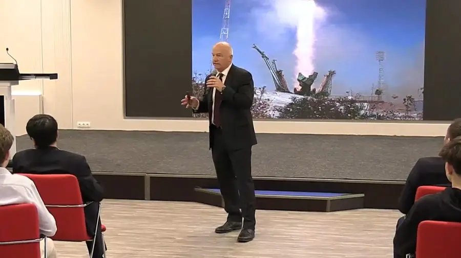 Astronaut NASA, întâmpinat de peste 200 de tineri pasionați de știință