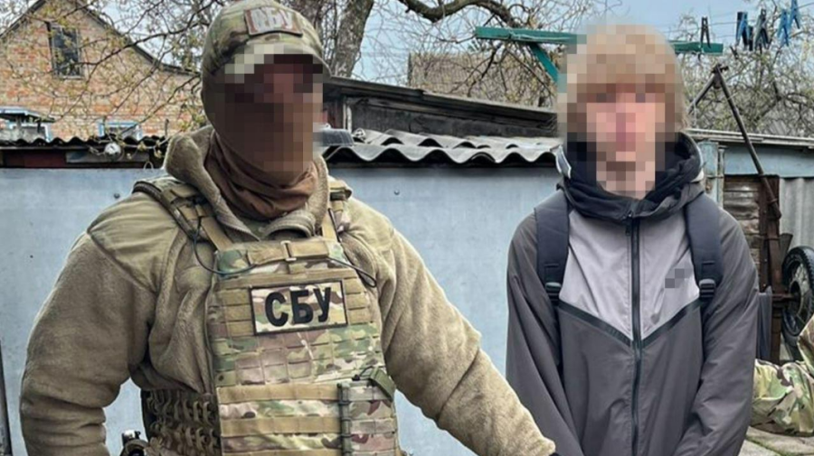 FOTO La un pas de tragedie: doi elevi din Ucraina pregăteau un atac în școli, sub influența Rusiei