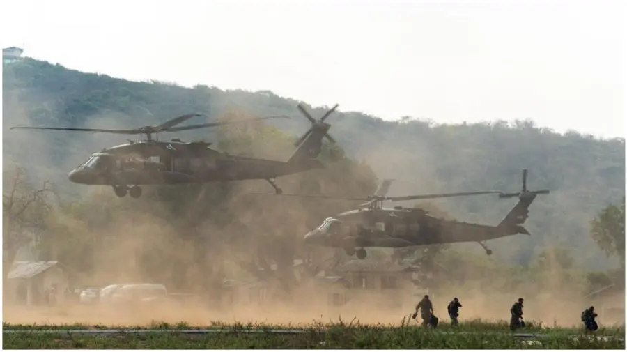 Pentagonul a adus elicoptere de atac Apache la Baza Mihail Kogălniceanu pentru consolidarea flancului estic al NATO