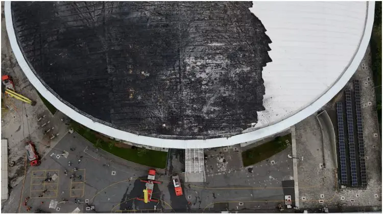 VIDEO Incendiu la velodromul olimpic din Rio de Janeiro. Flăcările au cuprins acoperișul