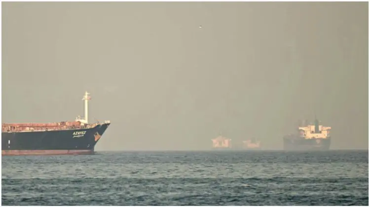 Petroliere cu legături cu Iranul au spart blocada SUA. Cel puțin cinci nave au trecut prin Strâmtoarea Ormuz