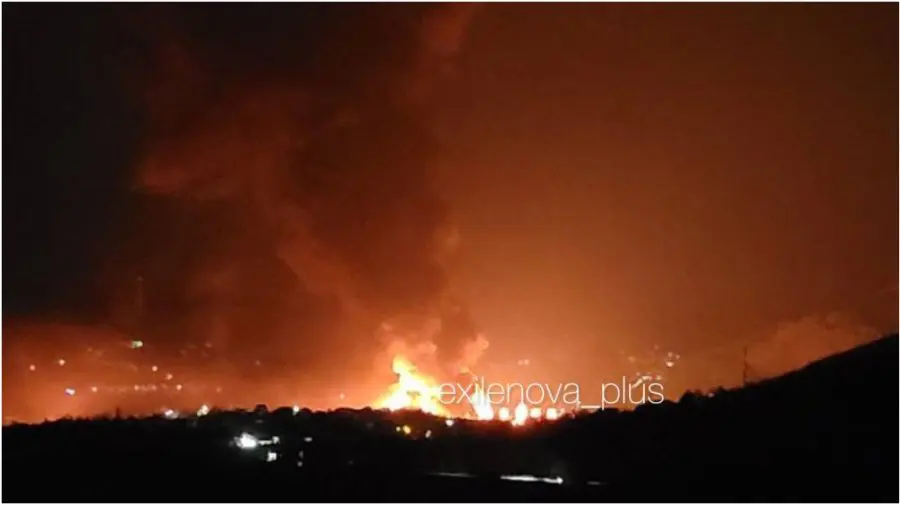 VIDEO Un nou atac cu drone la rafinăria din Tuapse. Peste 10 explozii au zguduit orașul, urmate de un incendiu puternic