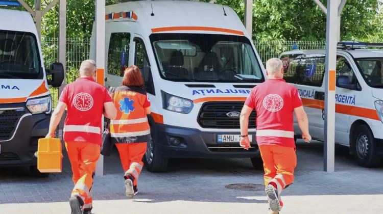 Peste 14.700 de solicitări la ambulanță într-o săptămână. Peste 100 de accidente rutiere și apeluri nejustificate