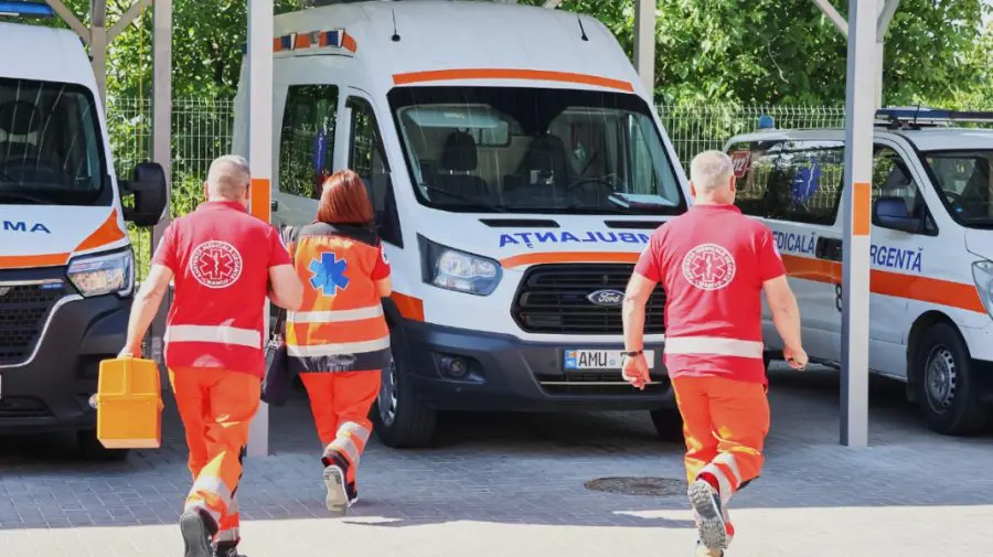 Peste 14.700 de solicitări la ambulanță într-o săptămână. Peste 100 de accidente rutiere și apeluri nejustificate