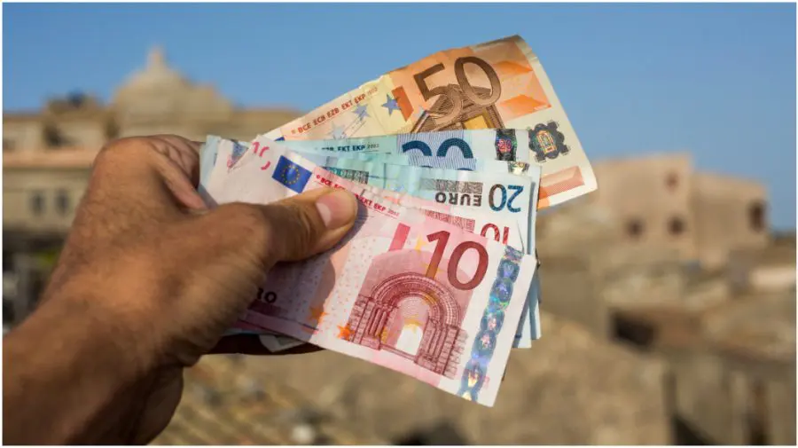 Curs valutar 30 iunie 2026: Cât valorează un euro și un dolar