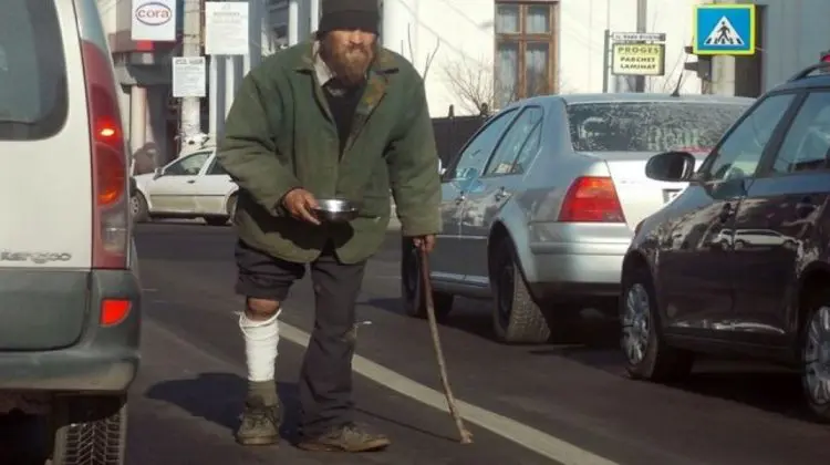 Cerșetoria pe străzi, în creștere: risc major pentru siguranța rutieră