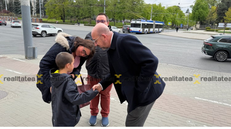 Surprize – surprize! Charles Michel, venit la Reinvent Moldova 2.0, recunoscut de turiști belgieni în centrul Capitalei