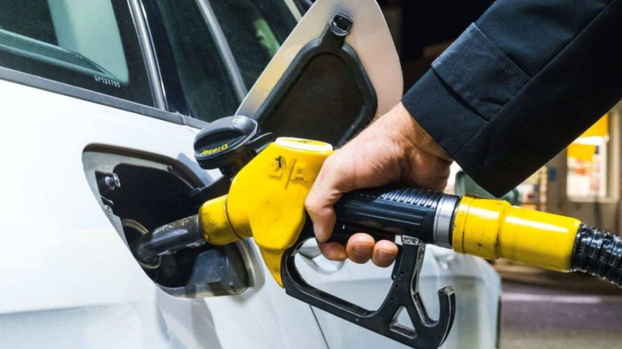 ANRE a stabilit prețurile pentru weekend: Benzina se scumpește cu 9 bani, iar motorina se ieftinește cu 27 de bani