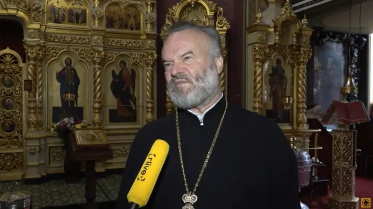 VIDEO „Cozonacul este trupul lui Hristos” – Explicațiile unui preot despre simbolurile pascale