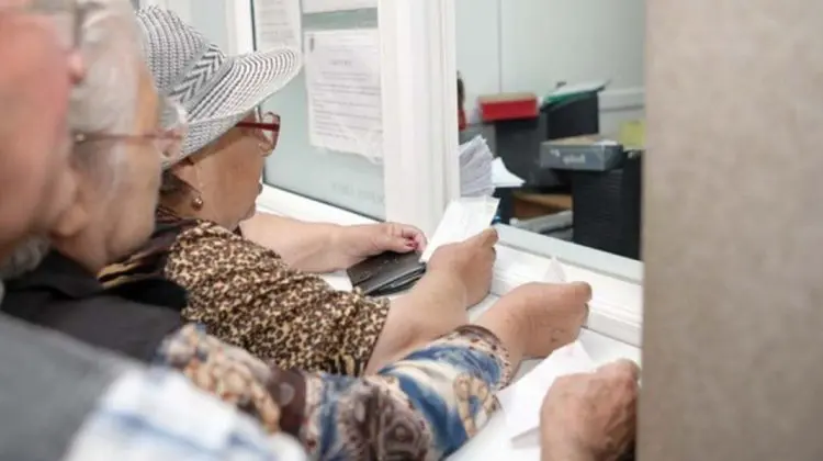 Vârsta de pensionare ar putea crește? Ministra Muncii recunoaște că sunt probleme la capitolul pensii