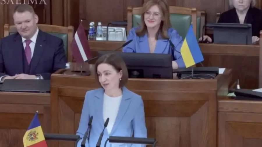 STOP CADRU Maia Sandu recită o poezie de-a lui Grigore Vieru în Parlamentul Letoniei