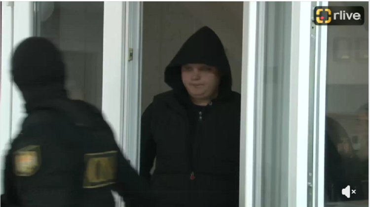 LIVE de la Judecătoria Chișinău, unde sunt aduși cei șase polițiști, reținuți de CNA în dosarul drogurilor