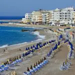 Verificări în hotelurile din Grecia, după moartea unui adolescent electrocutat la un duș exterior