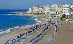 Verificări în hotelurile din Grecia, după moartea unui adolescent electrocutat la un duș exterior