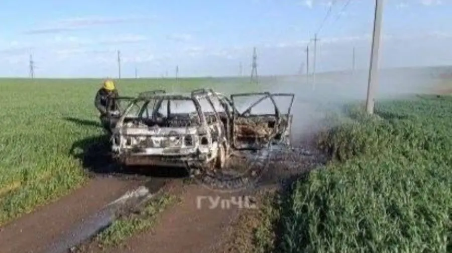 Incendiu puternic pe un câmp din regiunea transnistreană: Un automobil a fost distrus în totalitate