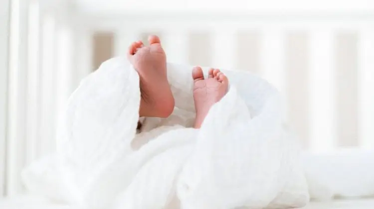 Surpriză pentru părinți, dar și pentru medici: O femeie a născut patru copii, deși aștepta tripleți