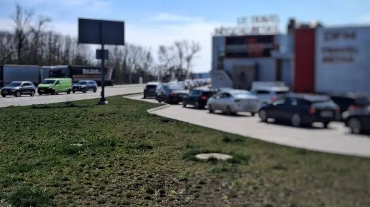 Trafic intens la vama Sculeni: aglomerație pe sensul de ieșire din Moldova