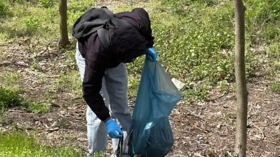 Marea curățenie continuă! Elevii Școlii Profesionale nr. 7 din Chișinău au salubrizat parcul din sectorul Râșcani