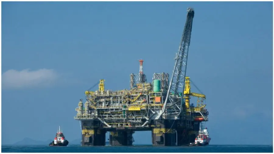 Prețul petrolului scade sub 100 de dolari barilul după anunțul lui Donald Trump