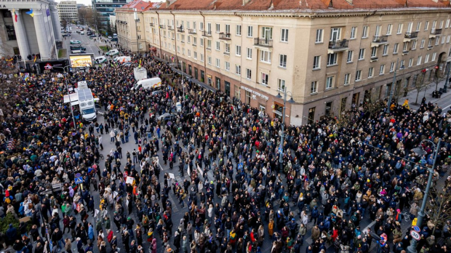 FOTO 10.000 de oameni au scandat la Vilnius: „Renunțați la cenzură!”