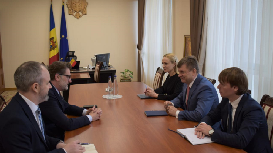 Reintegrarea țării, discutată de vicepremierul Valeriu Chiveri cu ambasadorul României la Chișinău