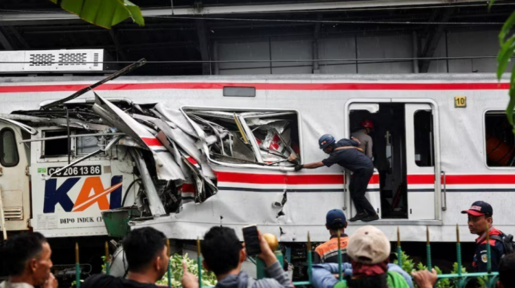 VIDEO Accident feroviar în Indonezia: 14 morți și 84 de răniți
