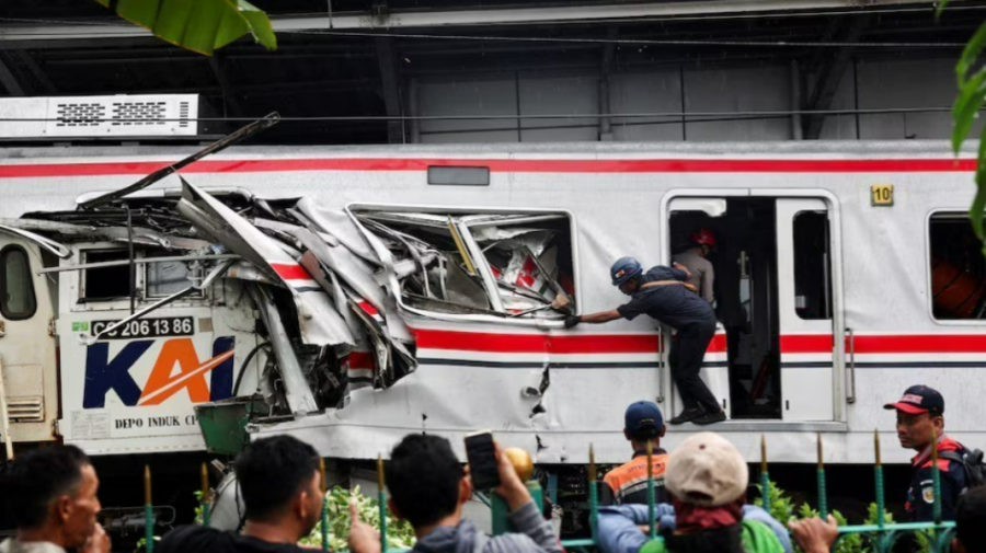 VIDEO Accident feroviar în Indonezia: 14 morți și 84 de răniți