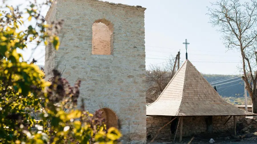 FOTO Clopotnița din Vadul-Rașcov, în proces de conservare și restaurare: Proiectul este susținut de UE