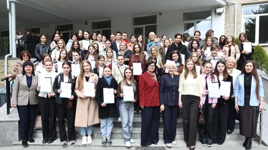 Cei mai buni la limba română: 40 de elevi au fost premiați în cadrul Olimpiadei Republicane