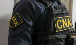 Descinderi la Agenția Servicii Publice: Un șef din cadrul instituției ar fi fost reținut de ofițerii CNA