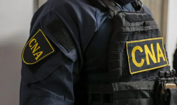 Descinderi la Agenția Servicii Publice: Un șef din cadrul instituției ar fi fost reținut de ofițerii CNA