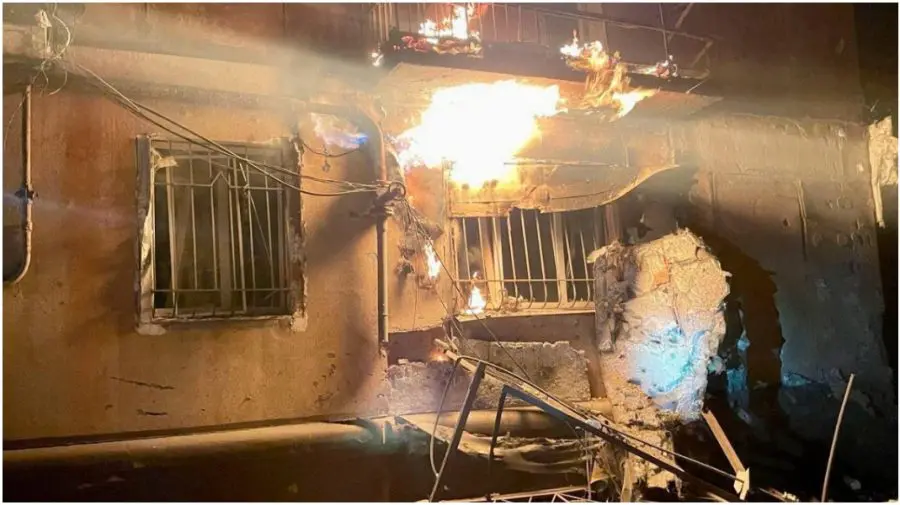 VIDEO Incendiu într-un bloc din Dnipro după un atac al Rusiei cu drone. Patru persoane au fost rănite
