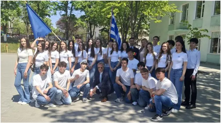 „Moldova este Europa” a răsunat la un liceu din Chișinău. Ambasada Greciei a participat la evenimentul dedicat Zilei Europei