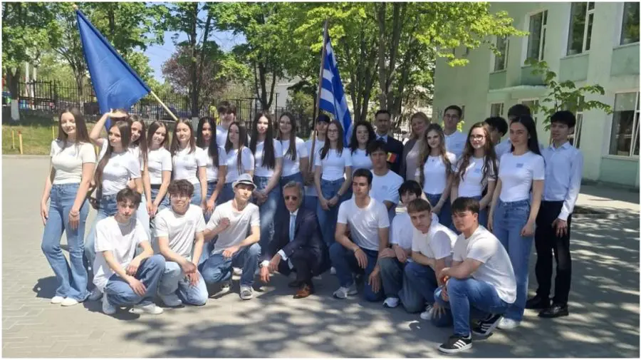„Moldova este Europa” a răsunat la un liceu din Chișinău. Ambasada Greciei a participat la evenimentul dedicat Zilei Europei