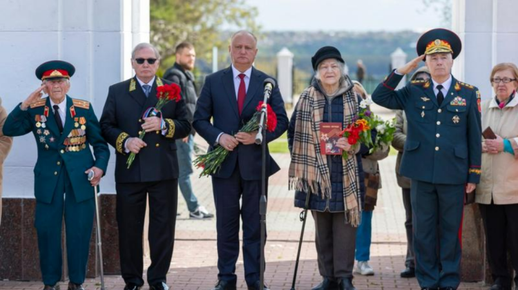 FOTO Rămășițele a 16 soldați din Al Doilea Război Mondial, reînhumate la Șerpeni: Dodon și Vlah prezenți la ceremonie
