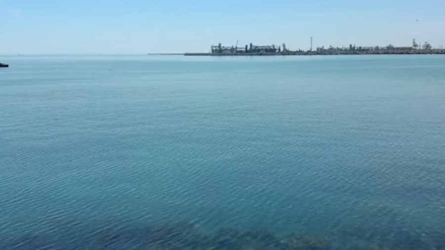 FOTO Fenomen natural spectaculos pe litoral: Marea Neagră a căpătat nuanțe turcoaz