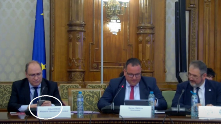 VIDEO Scenă controversată: Ministrul român al Educației se uită în telefon cât o elevă se plânge pe presiune la școală