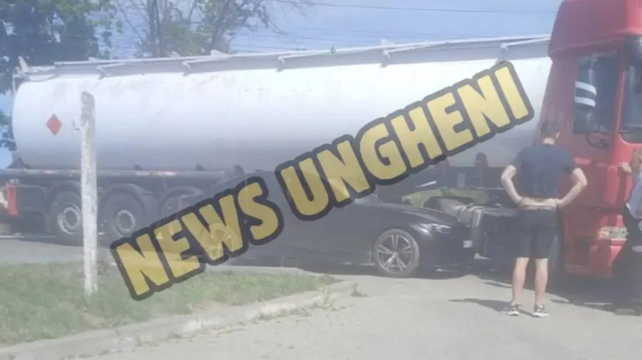 Accident la Ungheni! Un automobil a fost grav avariat după impactul cu un camion cisternă