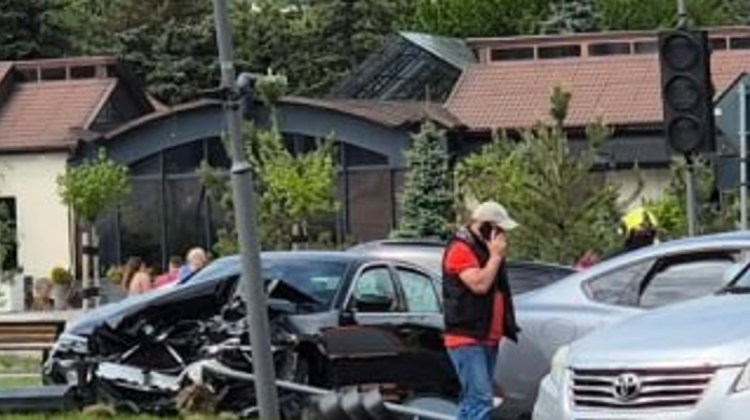 VIDEO Accident violent în sectorul Botanica: Două mașini, implicate în coliziune