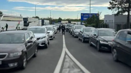 Aglomerație la Leușeni și Sculeni. Călătorii, îndemnați să opteze pentru alte posturi vamale