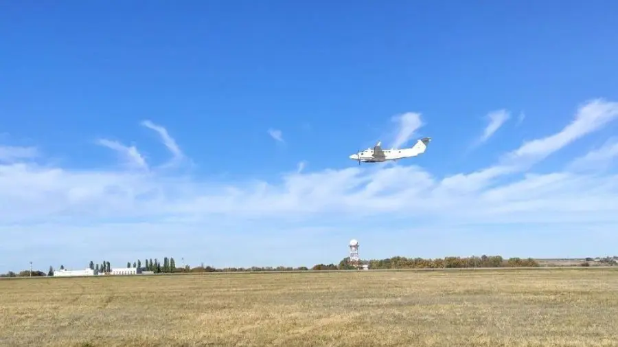 Atenție, chișinăuieni! Aeronave speciale survolează orașul pentru verificări tehnice ale sistemelor de aterizare.