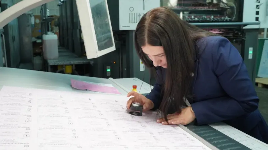 FOTO Peste 41.000 de buletine de vot, tipărite pentru turul doi al alegerilor locale noi