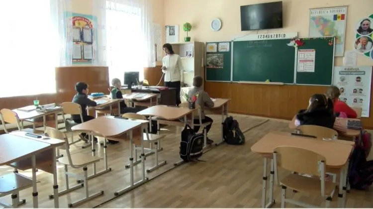 Un părinte a agresat un tânăr profesor în sala de clasă! Ministerul Educației a sesizat poliția