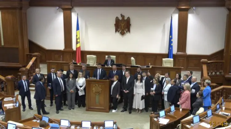 VIDEO Protest în Parlament! Opoziția a părăsit plenul